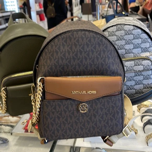 MICHAEL KORS
Maisie Extra-Small Logo 2-in-1 Backpack
Brown
NWT - Picture 1 of 16